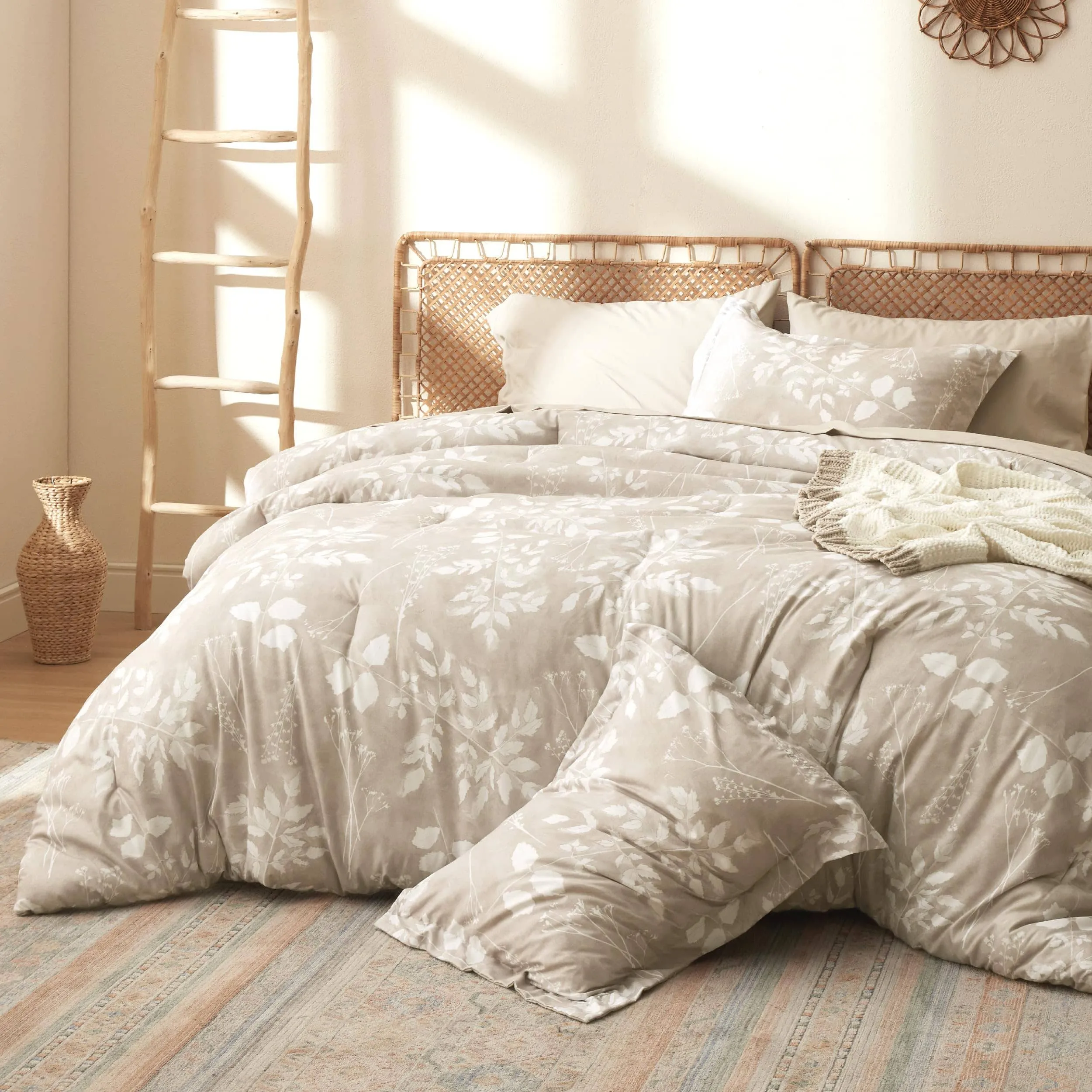 Bedsure Elegant Floral Comforter Sets