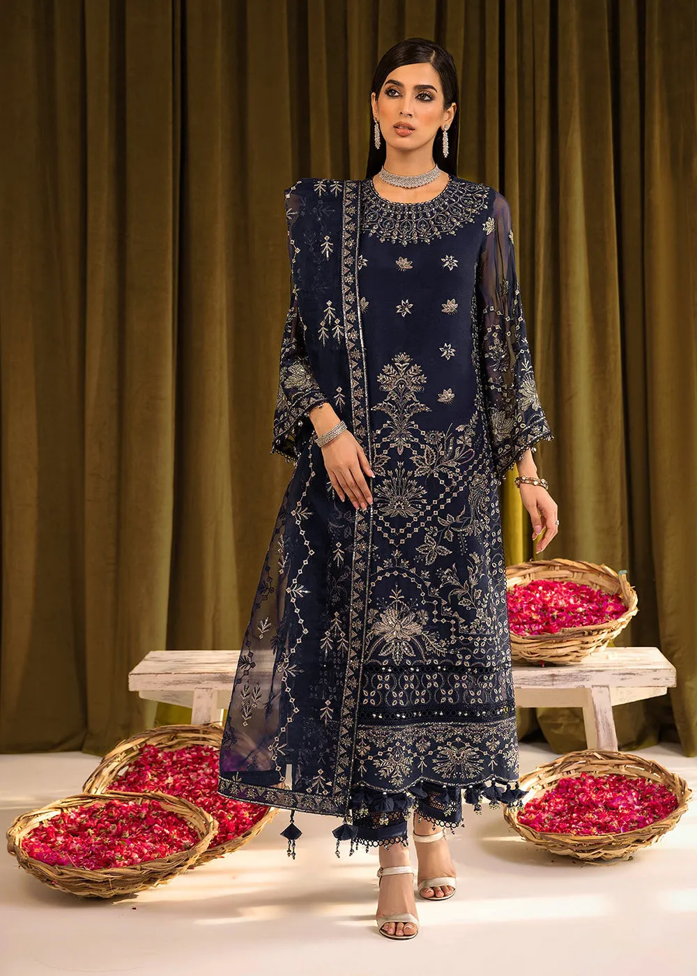 Mehfil E Uroos Luxury Formals 23 by Alizeh | V16D08 - Daim